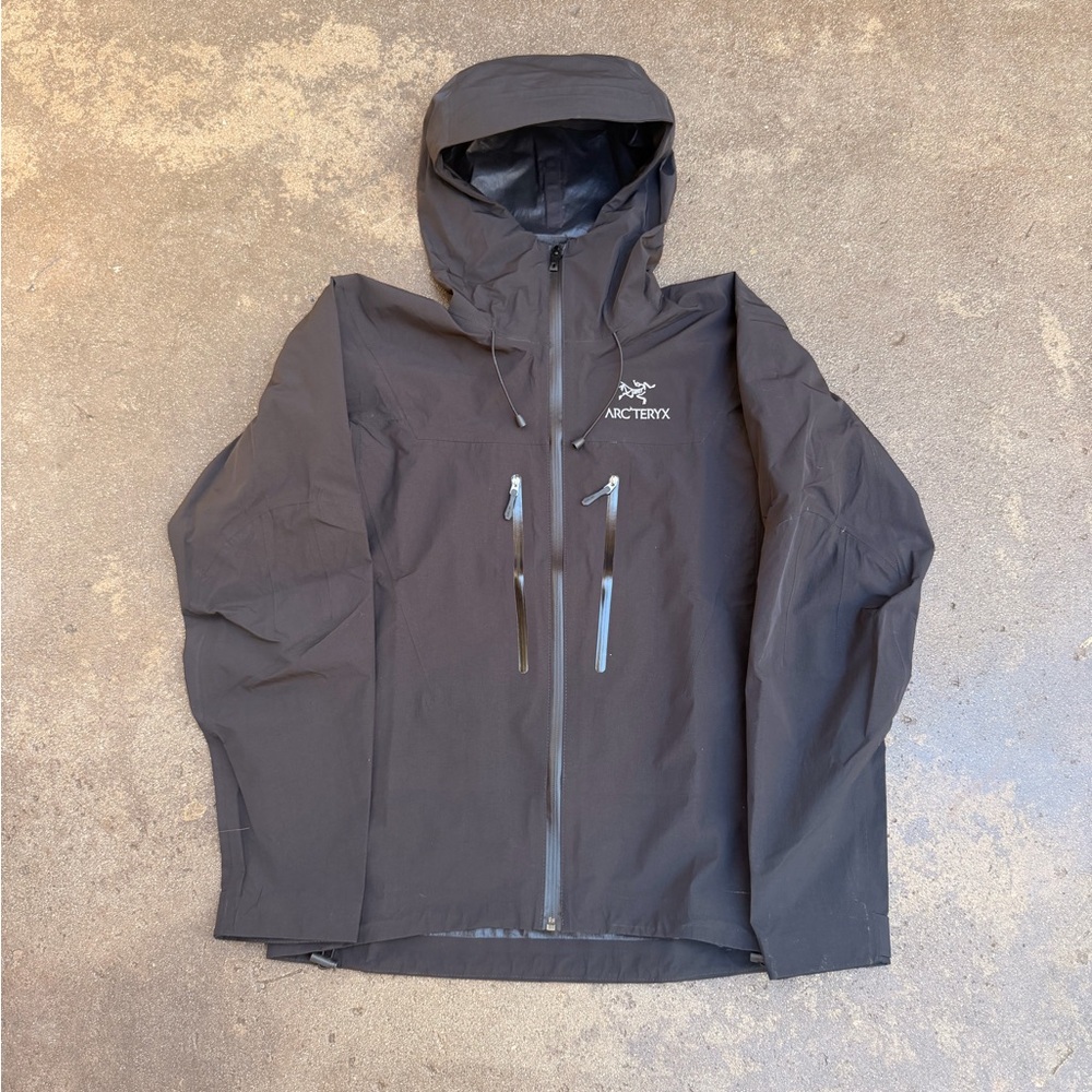 Arc’teryx Alpha SV Shell Jacket – Black – Men’s Small